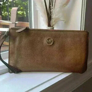 MICHAEL KORS TAN WRISTLET